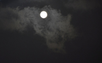 雲と月と.JPG